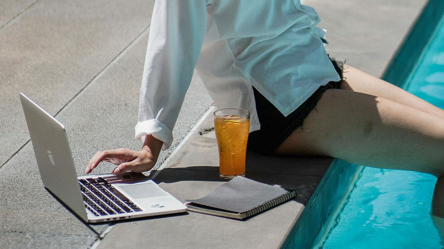 "Quiet Vacation": Warum viele Millennials gerade heimlich Urlaub machen