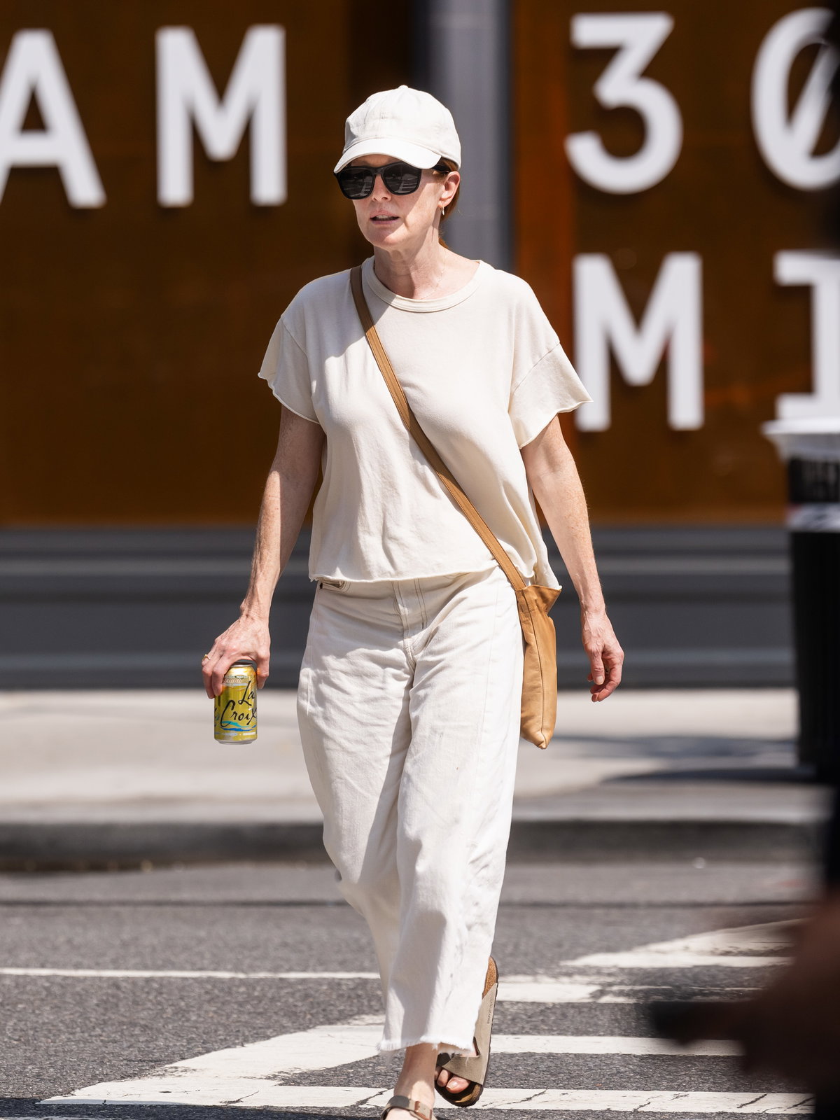Julianne Moore in Birkenstock