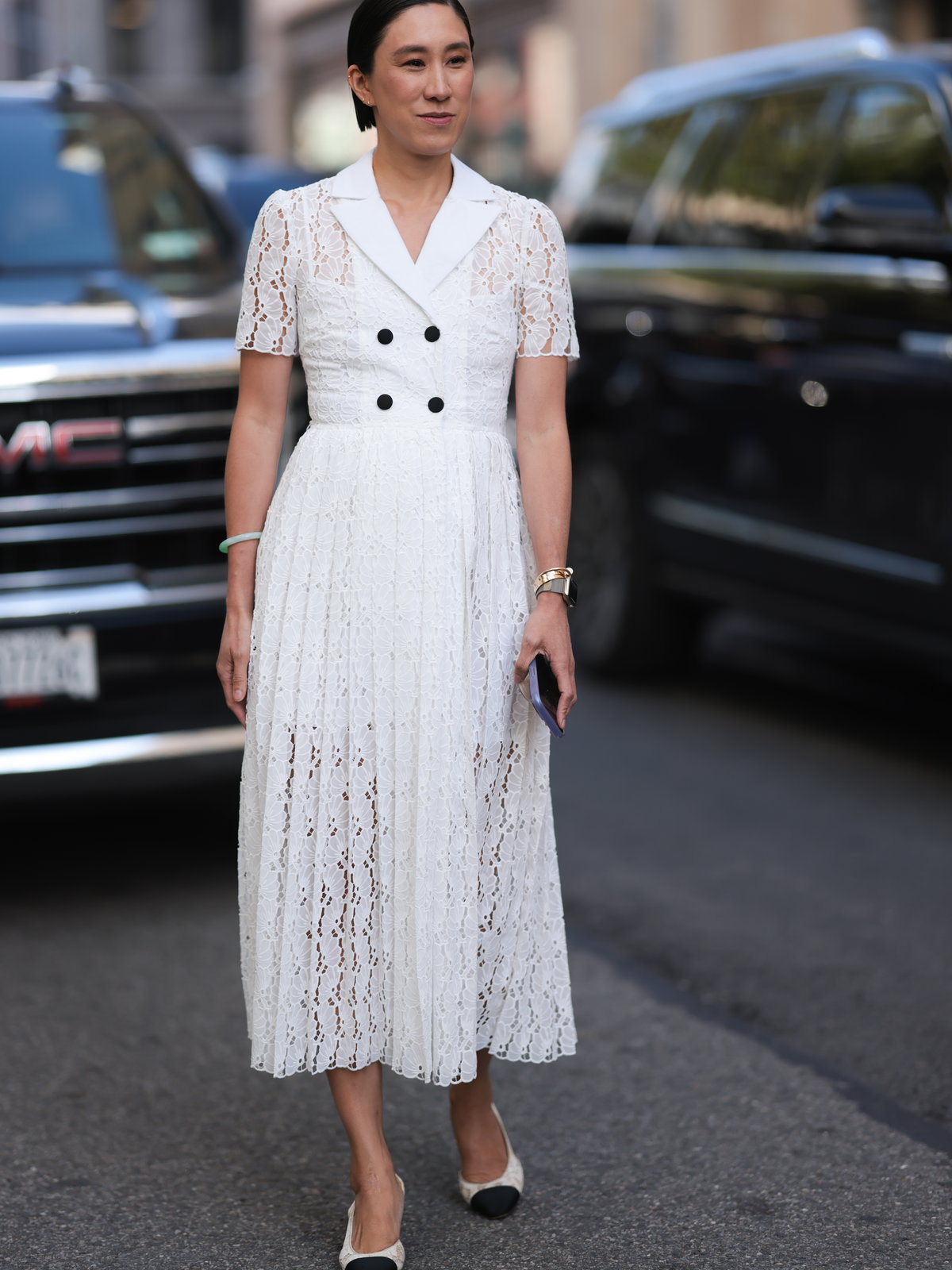 Stephanie Hui in Midikleid