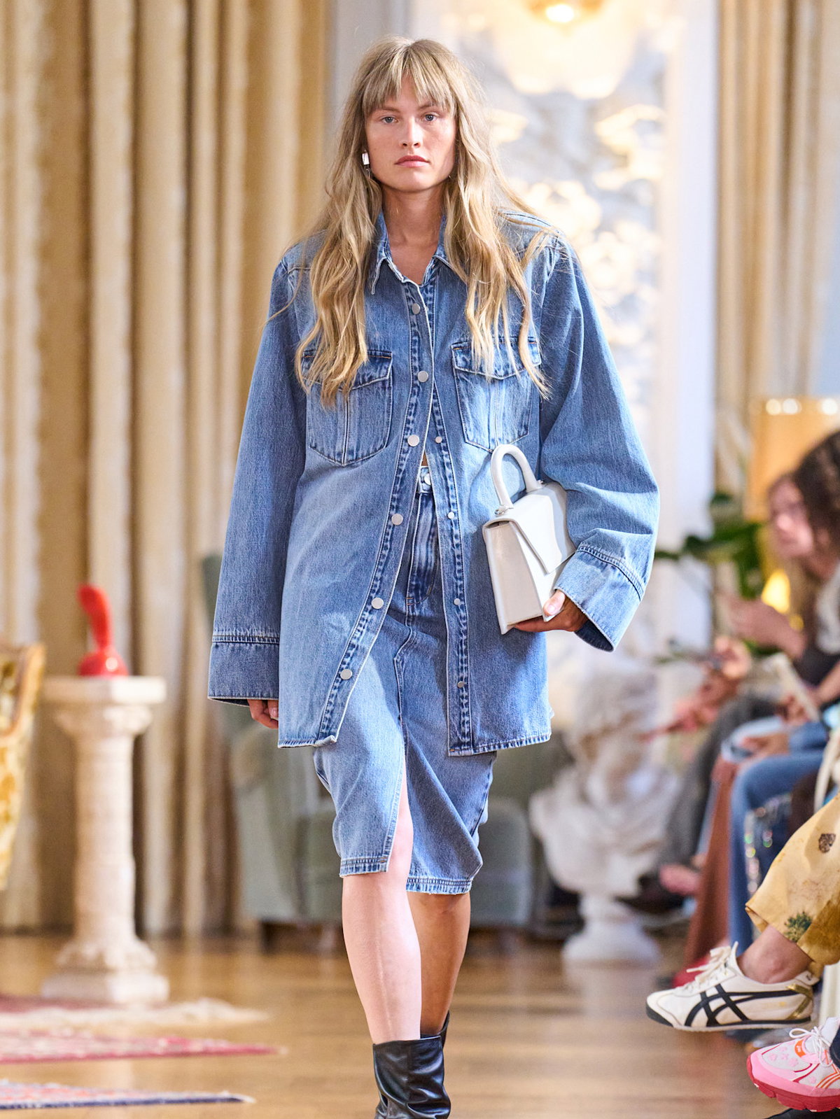 Model trägt Denim All Over auf Copenhagen Fashion Week