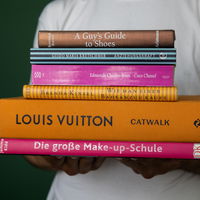 Die besten Mode-Bücher, die jede Fashionista gelesen haben muss