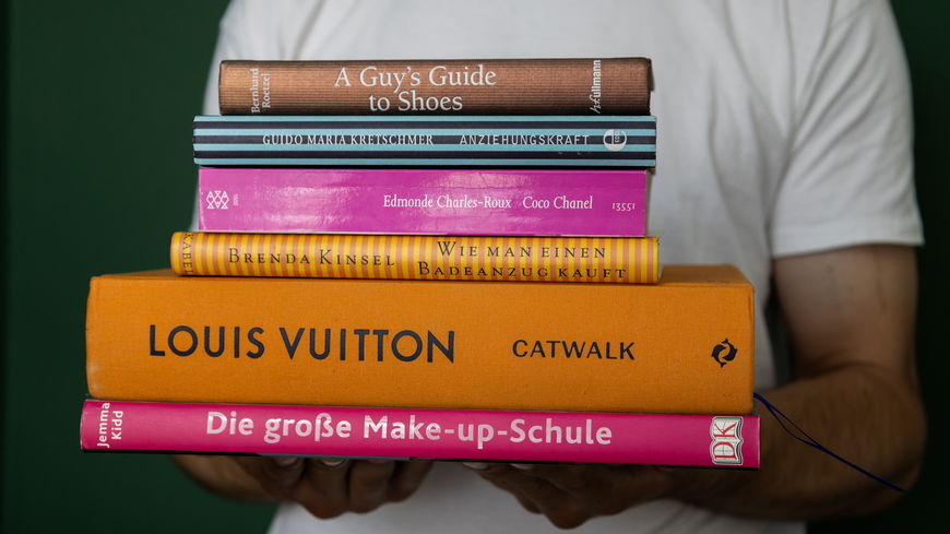 Die besten Mode-Bücher, die jede Fashionista gelesen haben muss