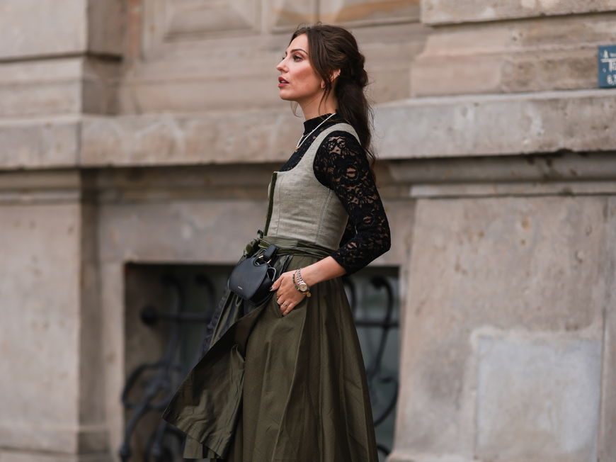 Masha Sedgwick in einem Dirndl