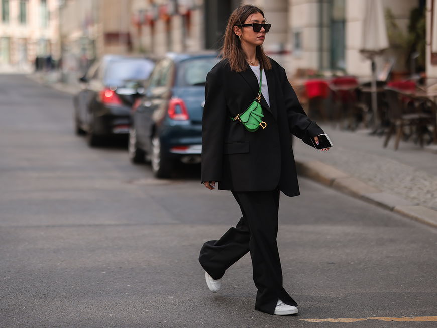 Milena Karl in einem schwarzen Blazer