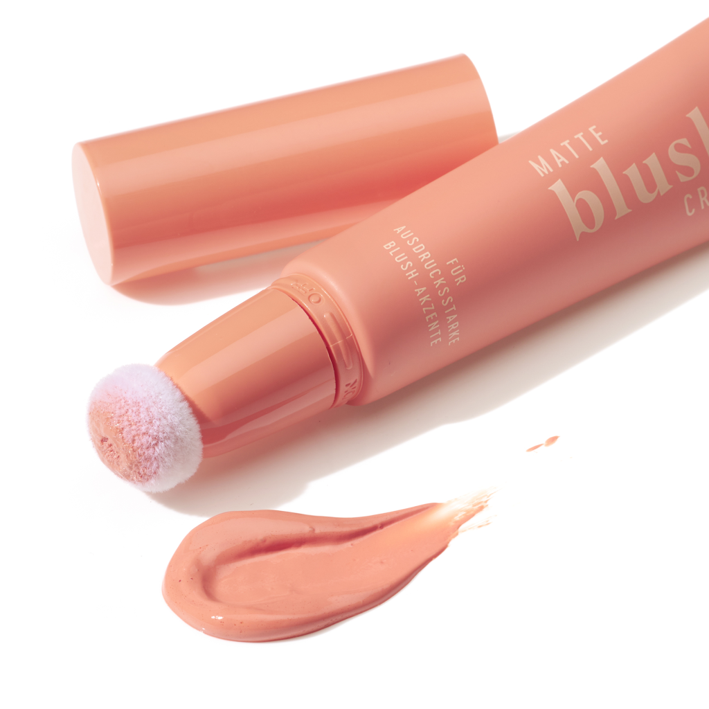 Intensive Farbe, leichte Handhabung: Für den Wow-Effekt muss die „Matte Blush Cream“ her.