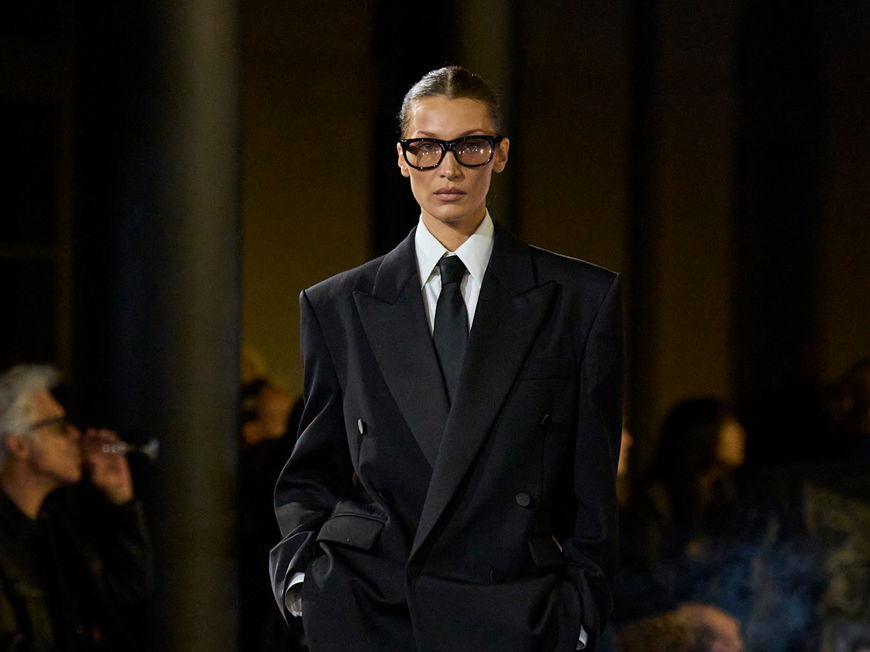 Bella Hadid bei Saint Laurent