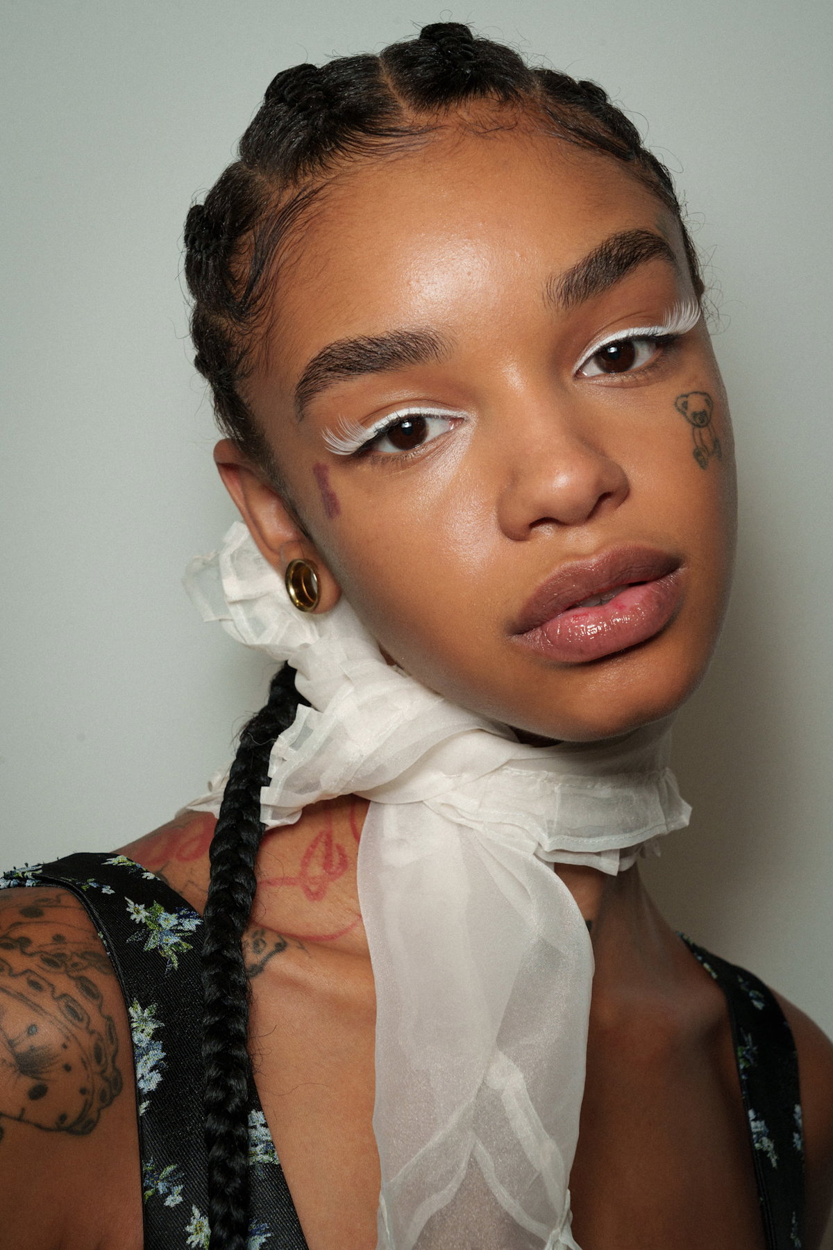 Ganni Model mit Doll Lashes