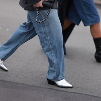 Jeans mit Boots kombinieren: So gelingt das Styling