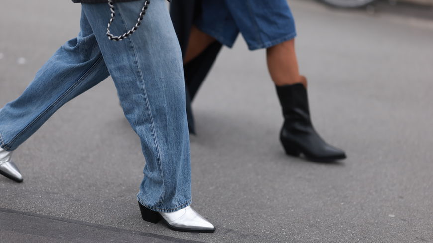Jeans mit Boots kombinieren: So gelingt das Styling
