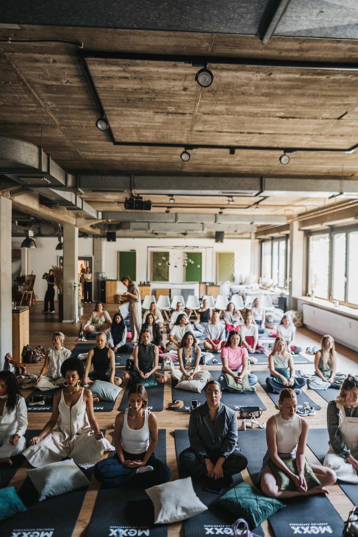 Menschen machen Yoga