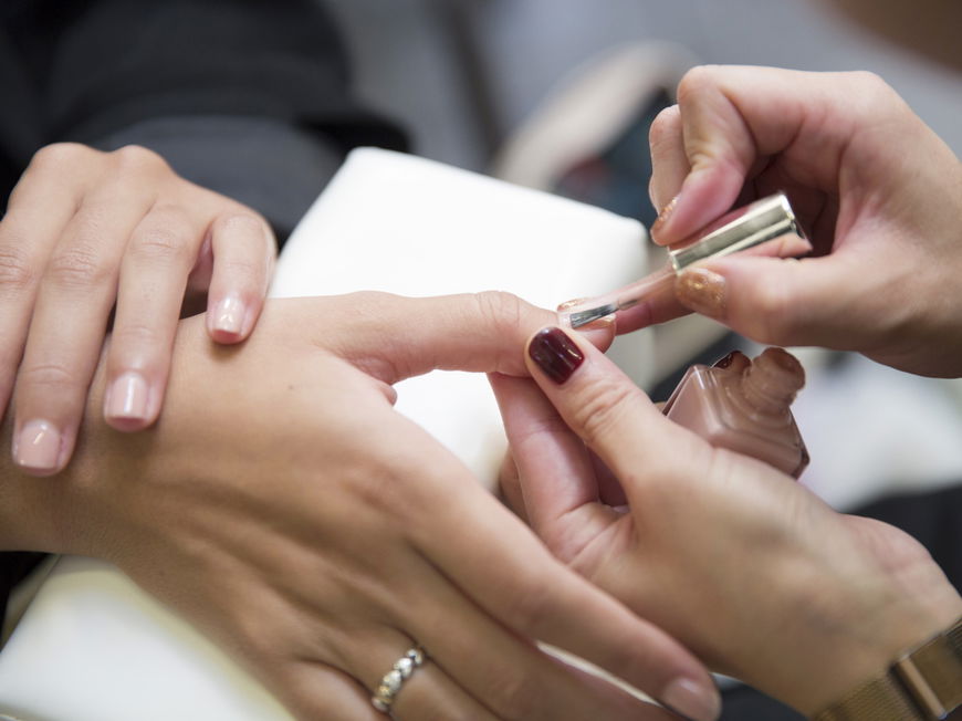Nagellack auftragen