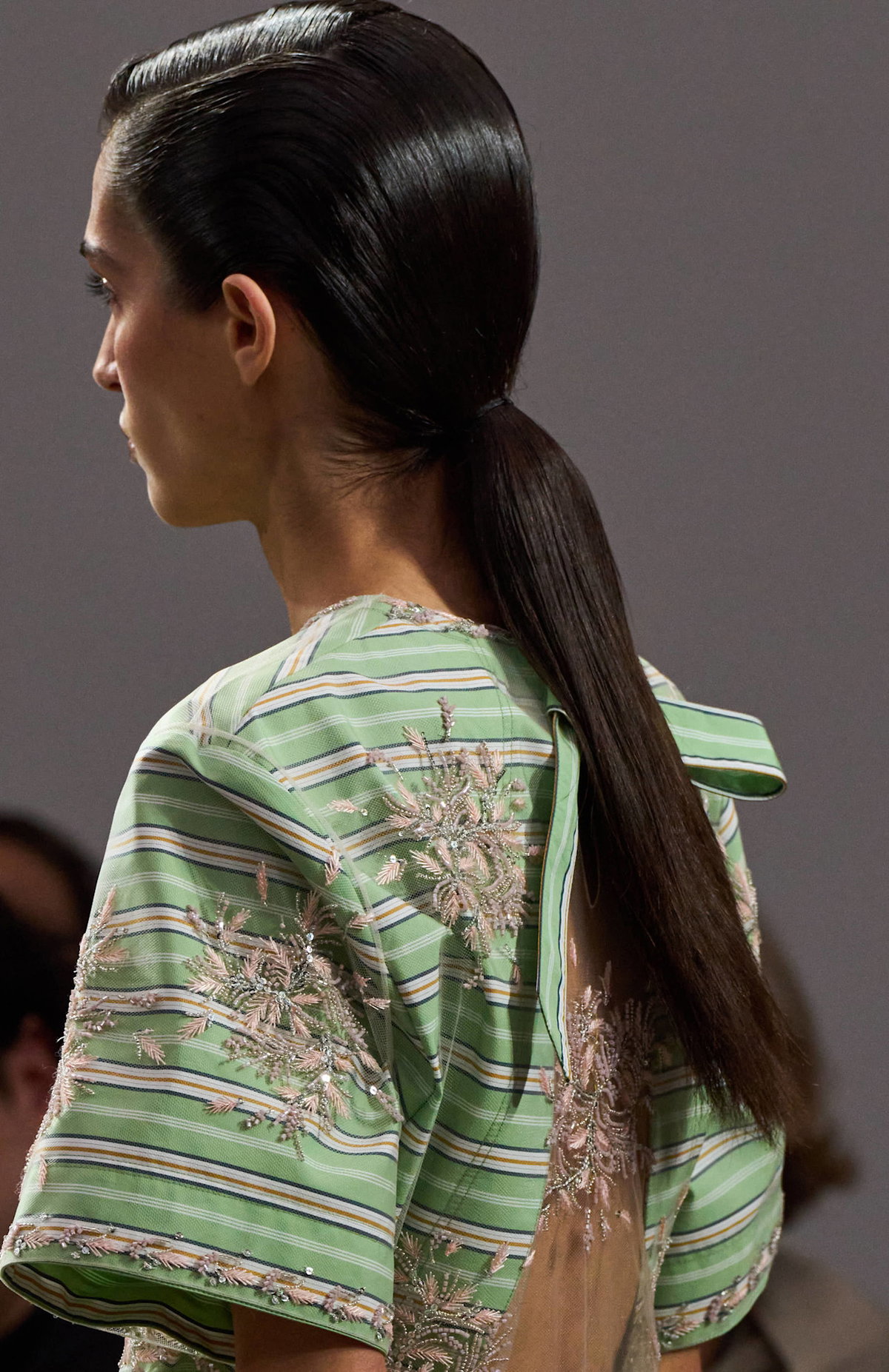 Sleek hair Rabanne