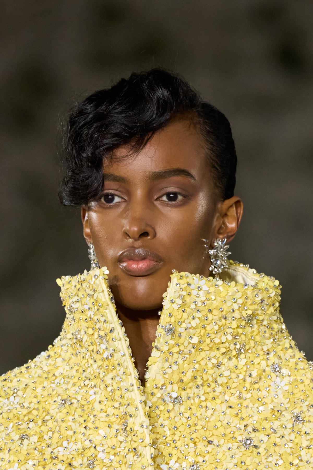 Model bei Richard Quinn