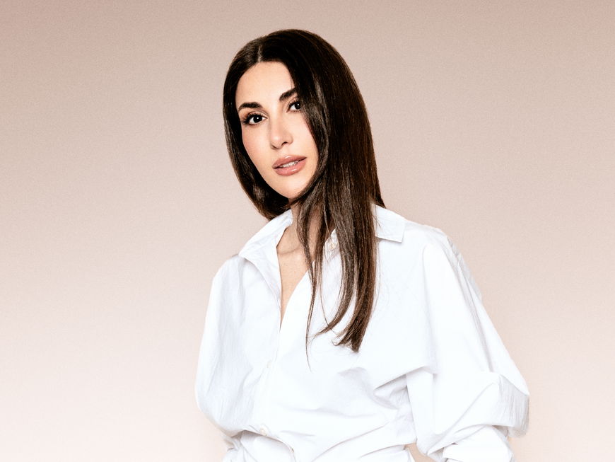Dr. Emi Arpa ist DIE Expertin, wenn es um hilfreiche Skincare-Tipps und Tricks geht.