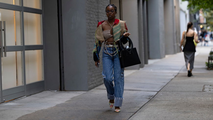 Laut Streetstyle-Trends – Jeans sehen im Herbst 2024 so aus