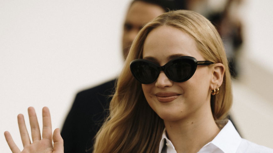 Jennifer Lawrence trägt jetzt die angesagteste Pony-Frisur für den Herbst 2024