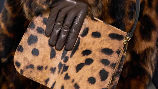 Alle Fashionistas lieben jetzt die Trend-Tasche mit Leo-Print