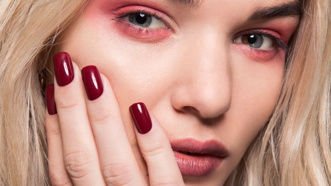 Die schönsten "Burgundy Nails" für den Herbst 2026