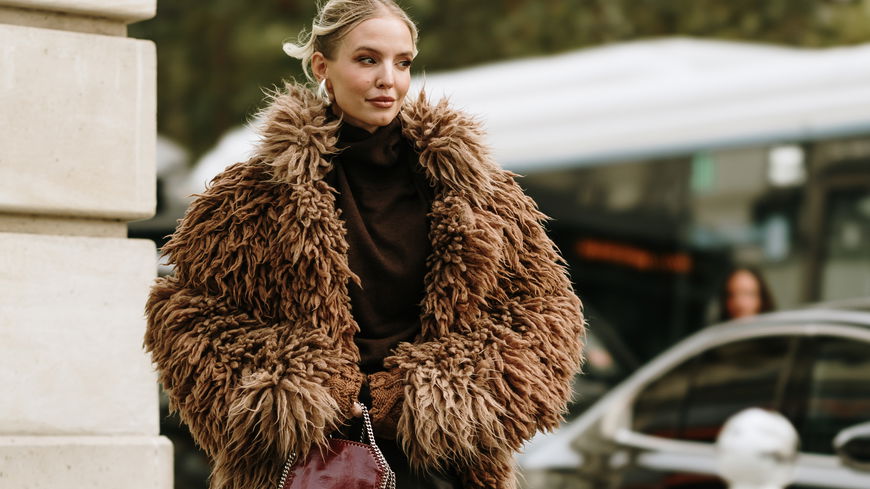 Fashion-Profis machen Fake Fur Mäntel jetzt zu dem Mode-Trend im Winter 25/26