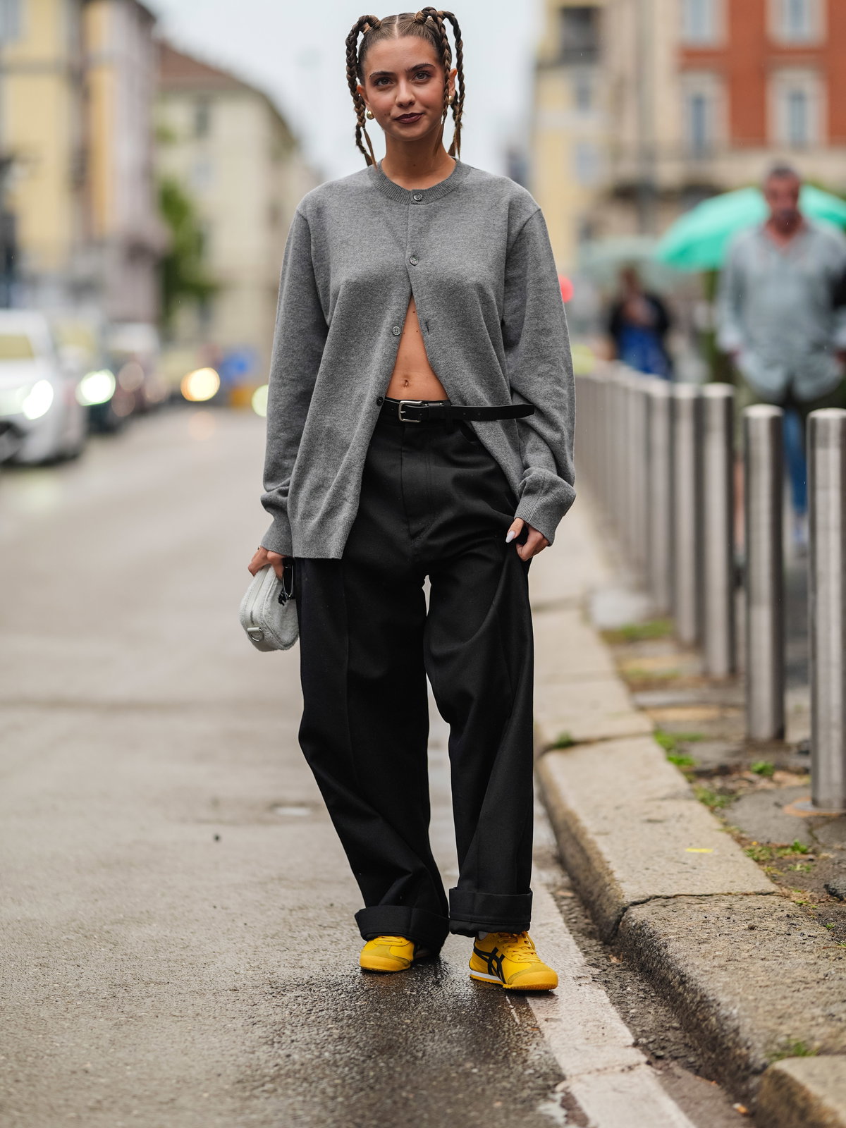 Gelbe Sneaker gestylt