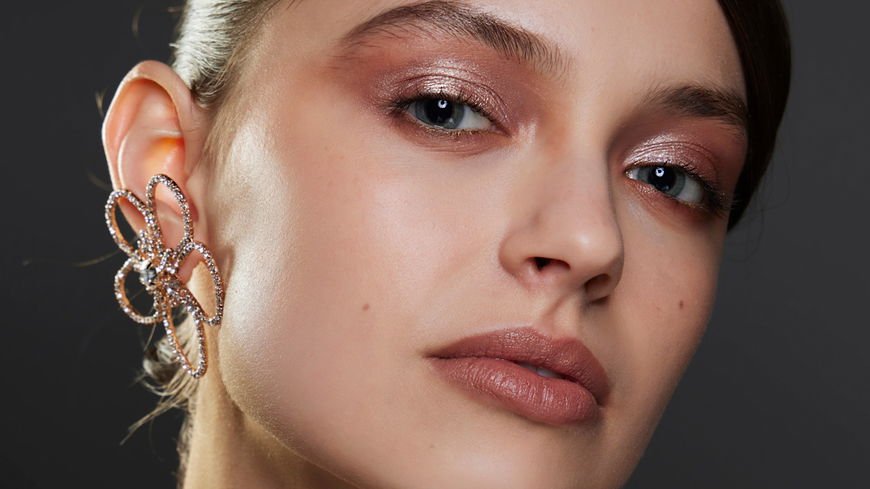"Hot Chocolate-Make-up" tragen wir im Winter 2024/2025 – so gelingt der Look