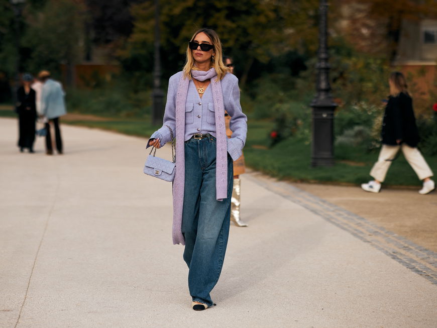 Strick-Trends 2026: Stylische Frauen tragen jetzt Skinny Scarfs