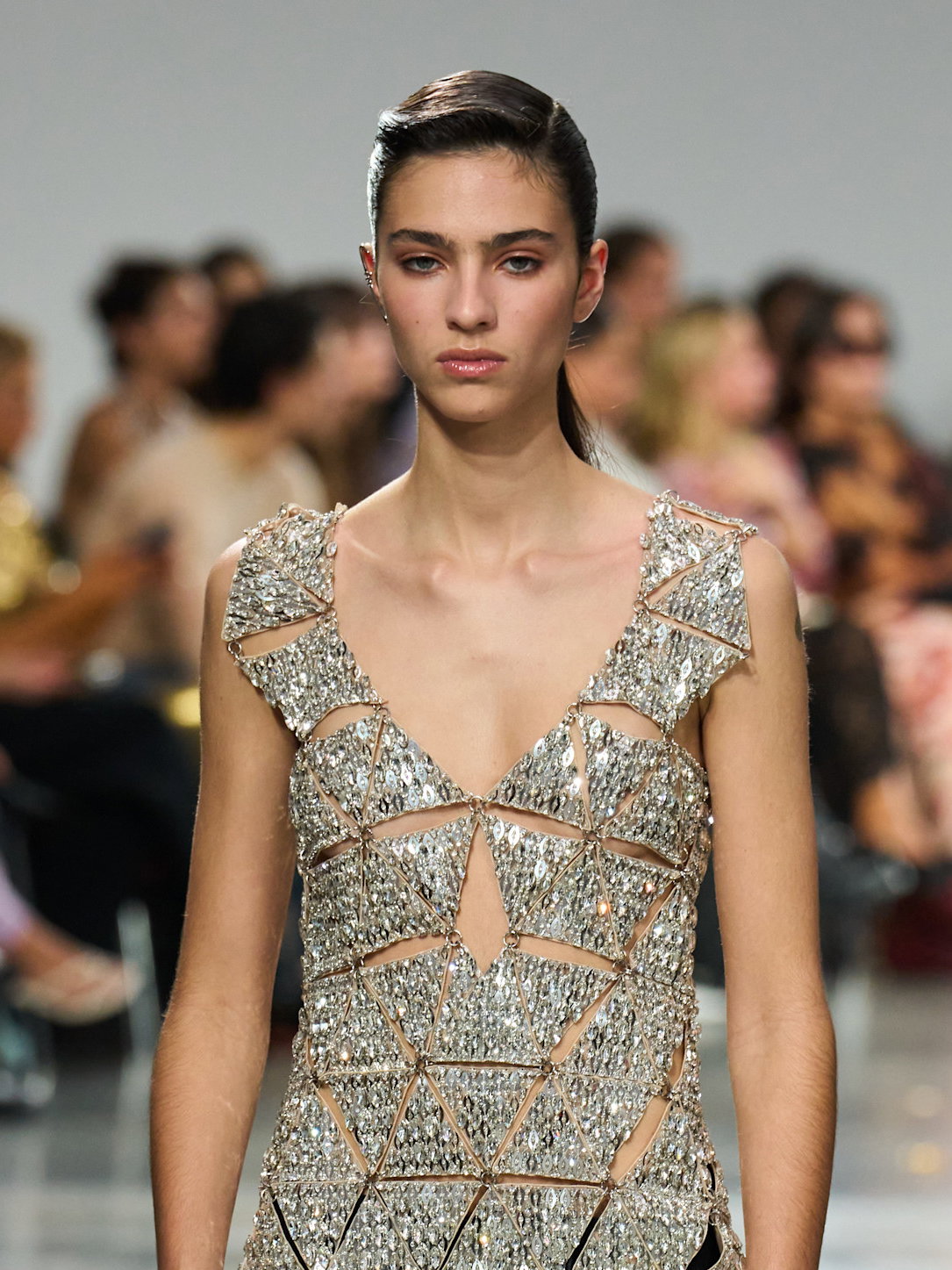 Sleek Hair bei Rabanne