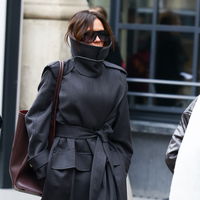 Victoria Beckham erklärt diesen Mantel zum Must-have im Winter 2024/25