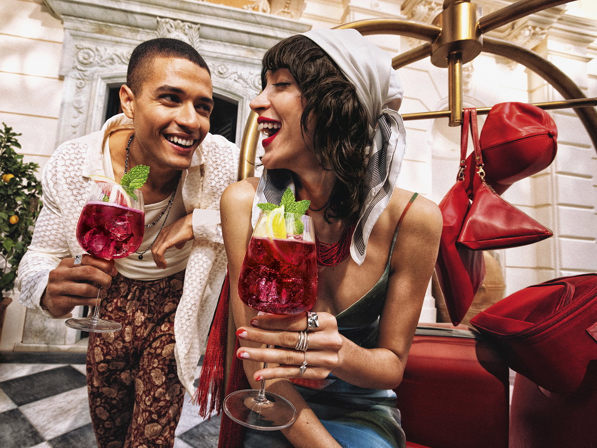 Martini® Floreale Pomegranate – alkoholfrei genießen.