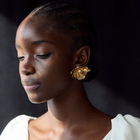 "Flower Earrings" sind der romantischste Schmuck-Trend für Weihnachten 2024