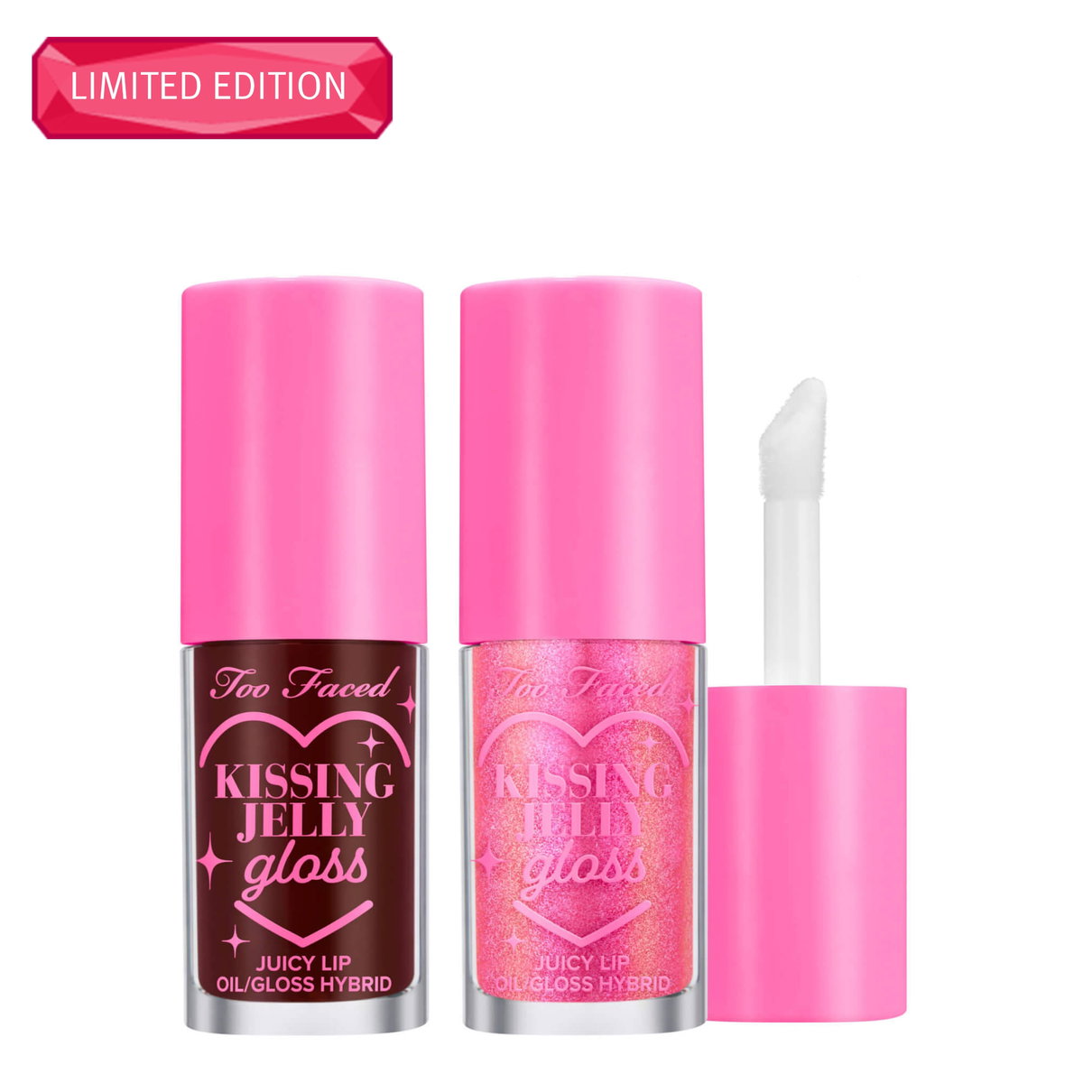 Im Dezember lieben wir es nicht nur, unseren Liebsten eine Freude zu machen, wir beschenken uns außerdem selber. In diesem Sinne ist das Holiday Set " Kissing Jelly Lip Oil Gloss: Perfect Pair Set " von Too Faced kurzerhand in unserem Warenkorb gelandet. Mit den ikonischen Lippenprodukten sind wir nämlich bestens für die kommenden Festtage gewappnet und verleihen unseren Lippen einen tollen Glanz inklusive frischer Farbe. Die Extraportion Pflege gibt es natürlich noch dazu, was unseren Lippen in den kalten Monaten sehr zu Gute kommt. Für rund 32 Euro sicherst du dir die Favoriten.