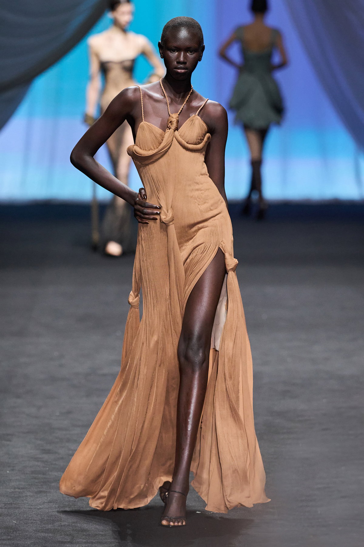 5 Mode-Trends der Haute Couture Week, die uns für den Alltag inspirieren