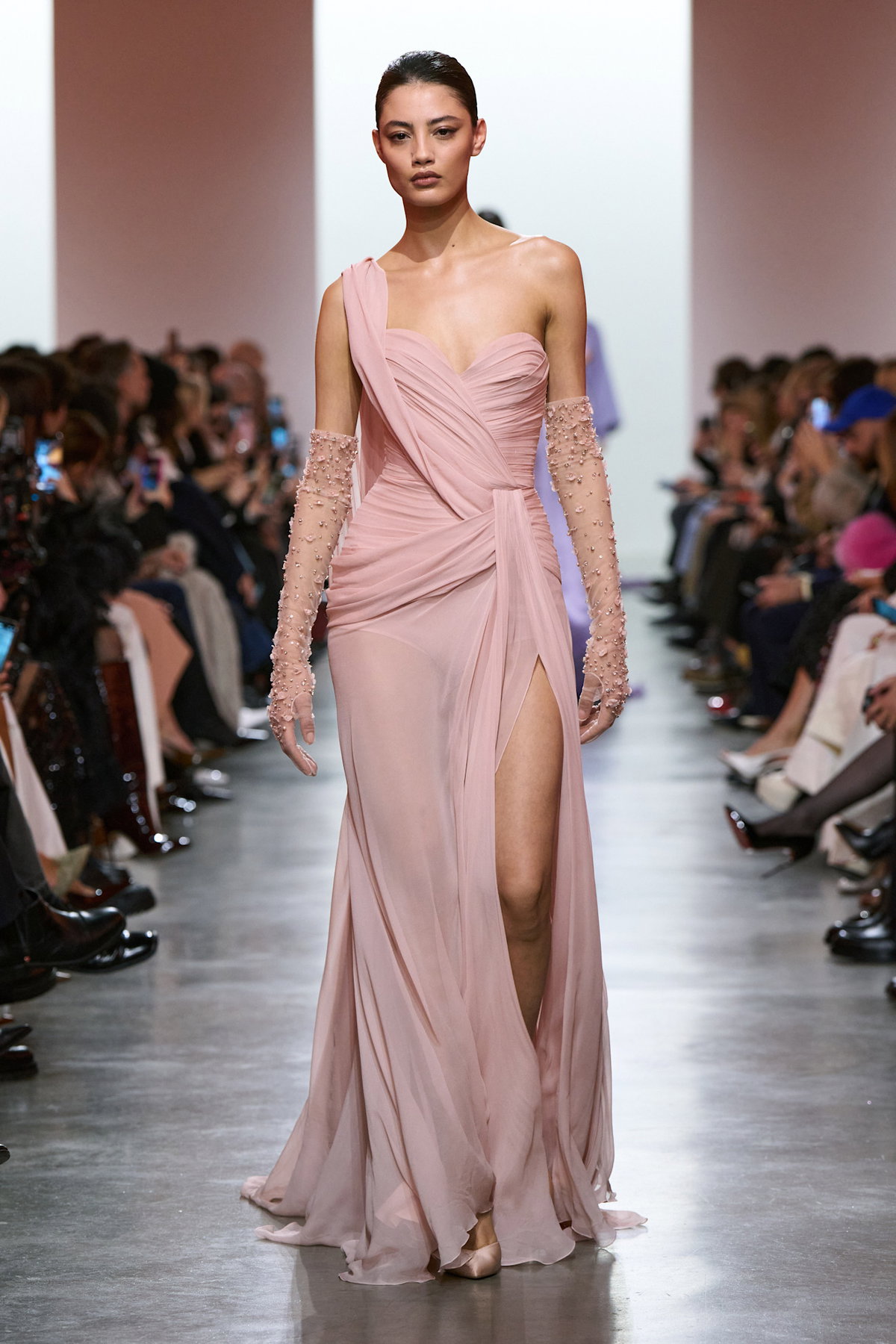 5 Mode-Trends der Haute Couture Week, die uns für den Alltag inspirieren