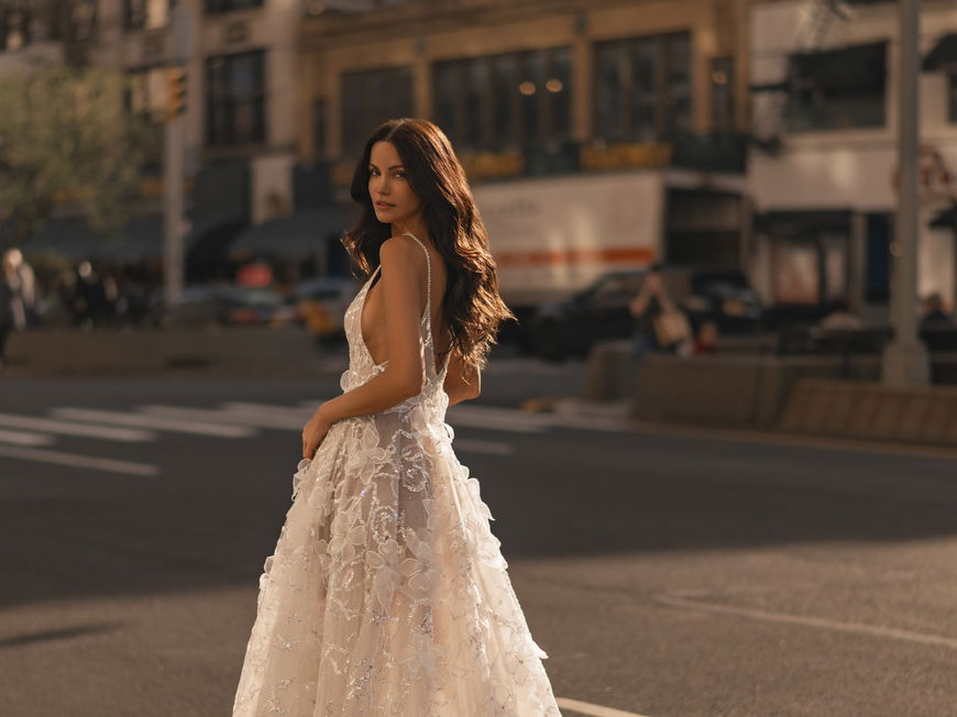 Frau in Brautkleid