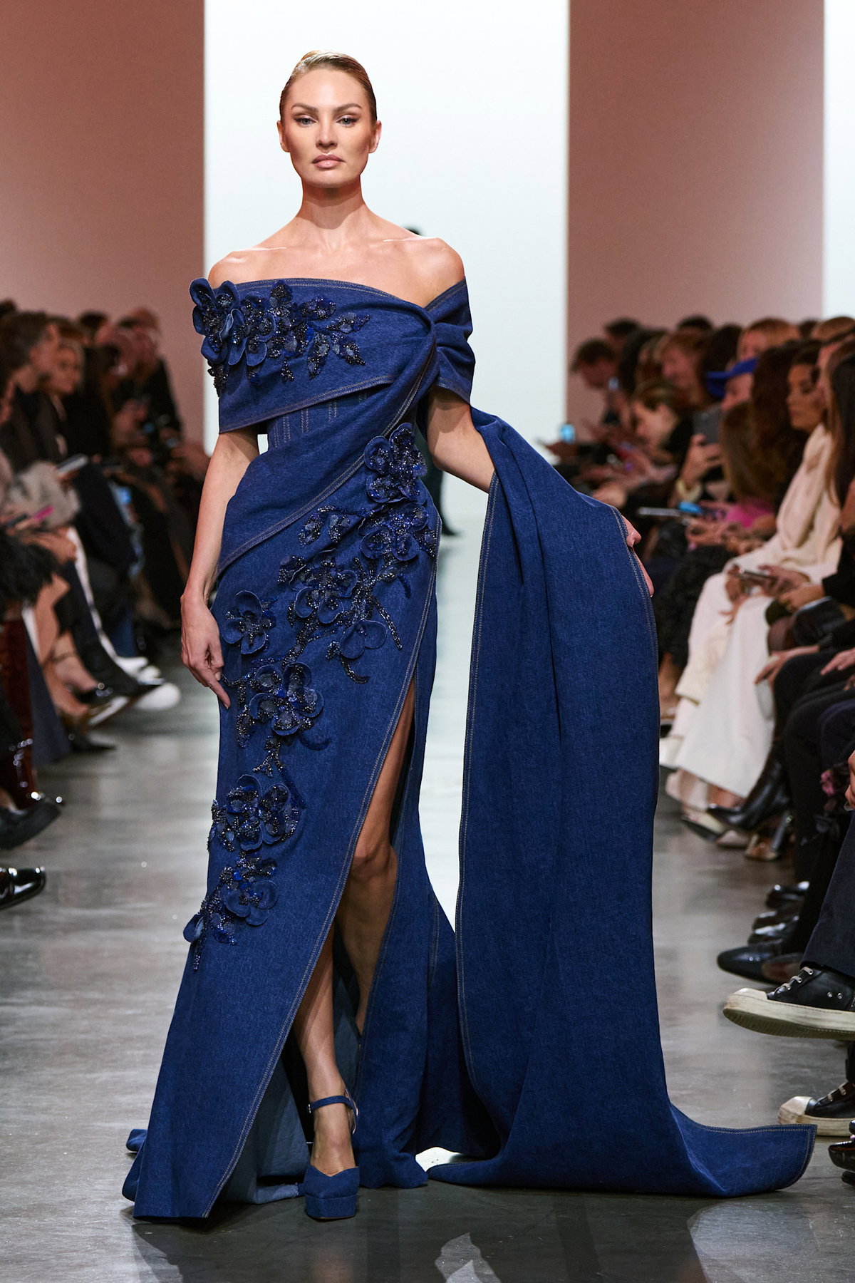 5 Mode-Trends der Haute Couture Week, die uns für den Alltag inspirieren