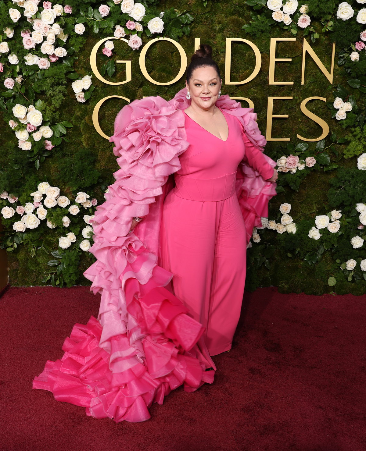 Opulent und knallig: Melissa McCarthy trug ein pinkfarbenes Ensemble von Christian Siriano.