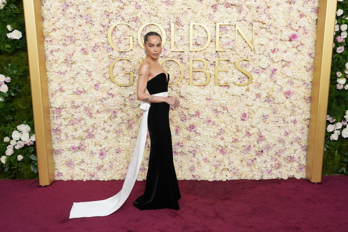 Zoë Kravitz' Kleid wurde ihr vom Haute-Couture-Haus Saint Laurent auf den Leib geschneidert.