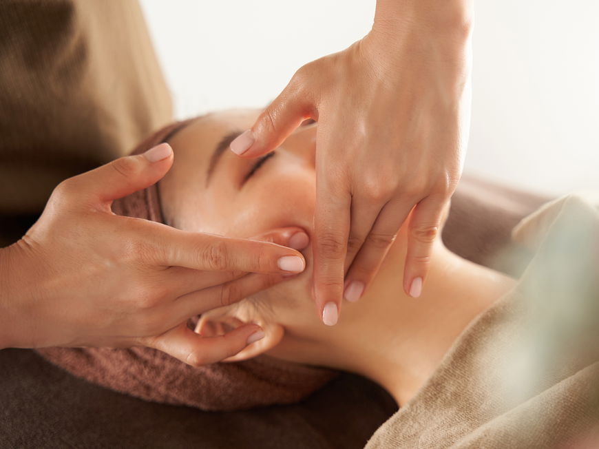 Japanische Gesichtsmassage