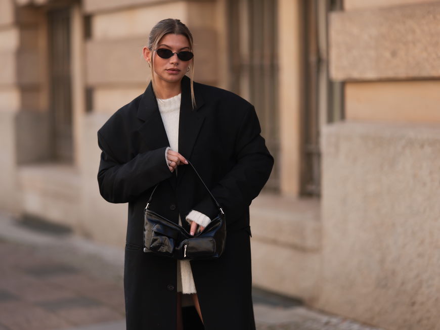 Frau mit Liebeskind Tasche