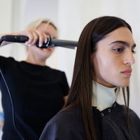 Die besten Lockenstäbe für feines Haar