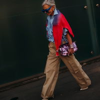 Mode ab 60: Der eine Styling-Trick schummelt dich sofort jünger