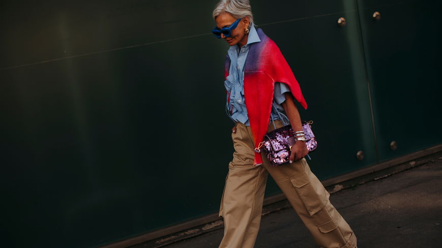 Mode ab 60: Der eine Styling-Trick schummelt dich sofort jünger