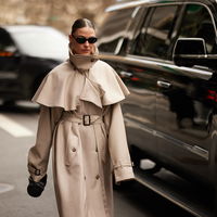 Trenchcoats müssen 2025 dieses Detail haben, um Modetrend zu sein
