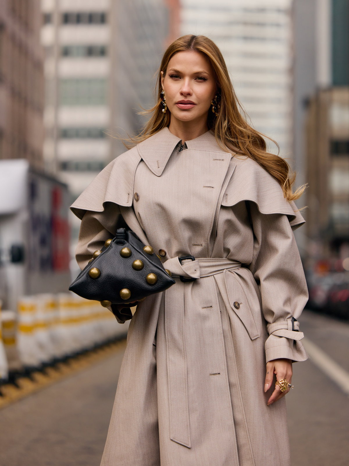 Trenchcoat im Streetstyle-Look