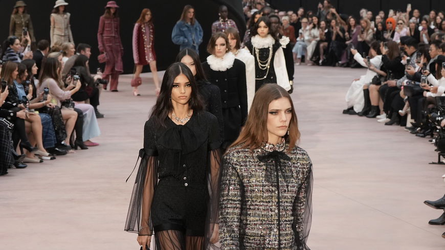 Chanel überrascht mit einem unerwarteten Mode-Trend für den Herbst 2025