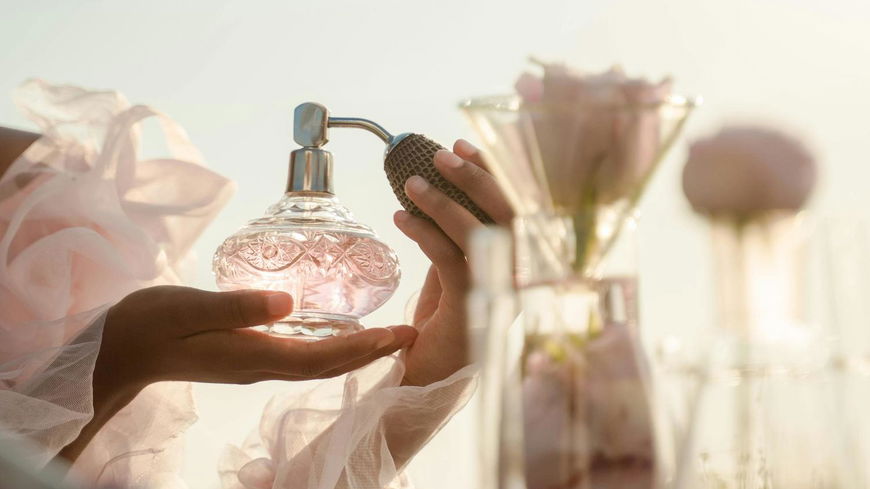 Parfum-Trends 2025: Diese 3 Düfte riechen unwiderstehlich nach Kirschblüten