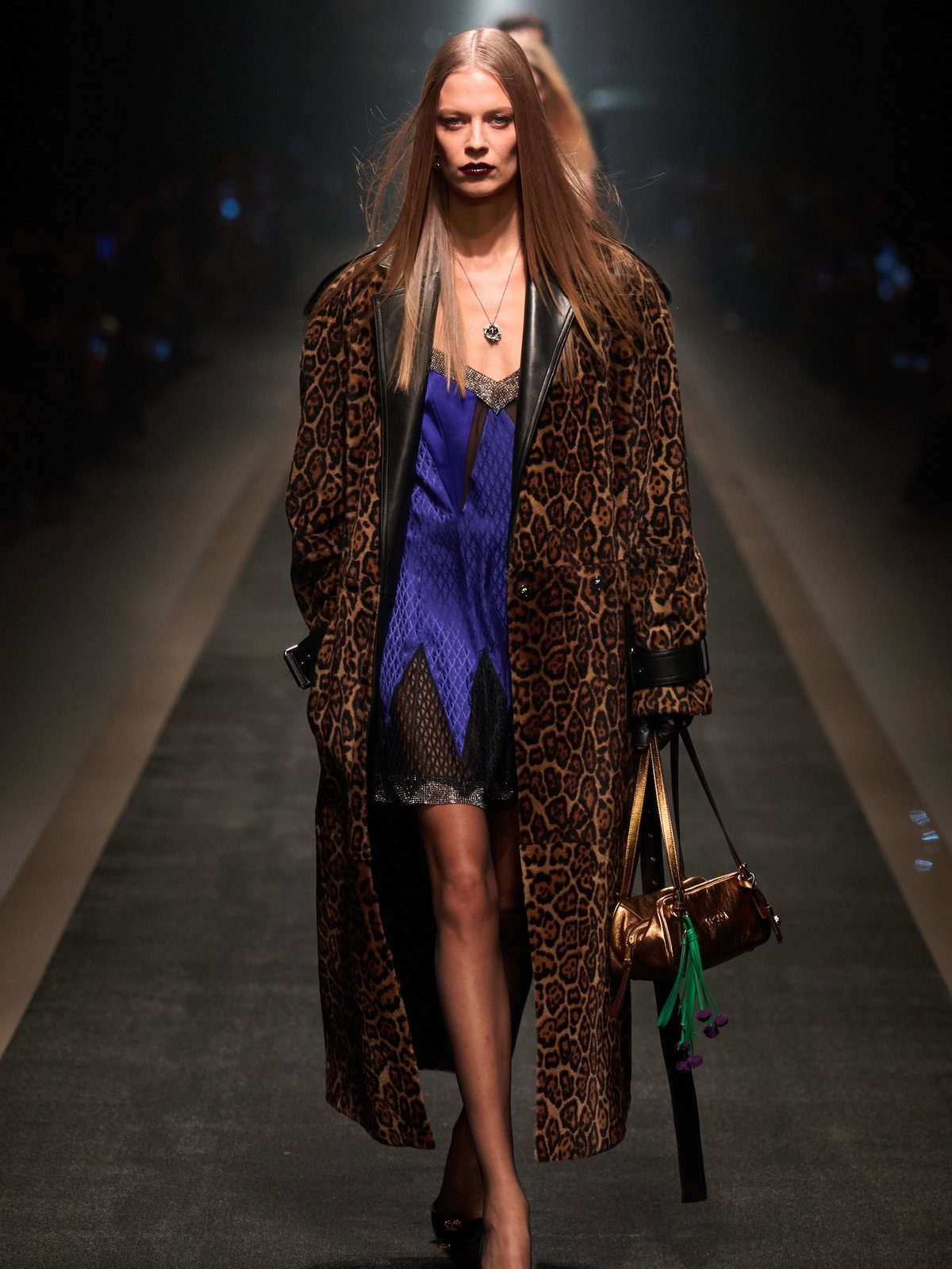 Mantel im Leo-Print auf der Fashion Week in Mailand