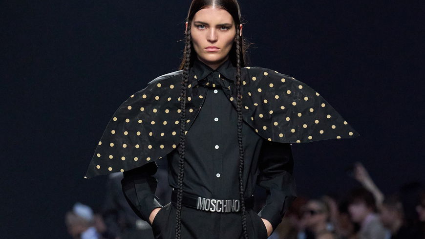 Um diese Muster-Trends kommen wir 2025 nicht herum – laut Missoni, Moschino und Versace