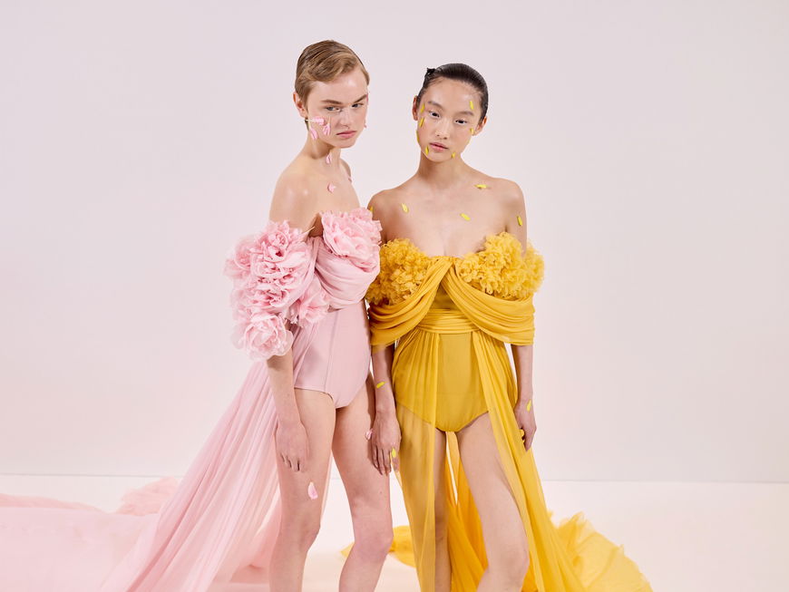 Models in romantischen Roben