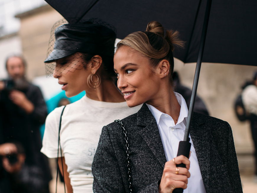 Zwei stylische Frauen